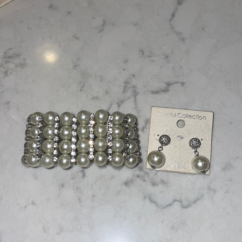 Pearl bracelet and earrings set